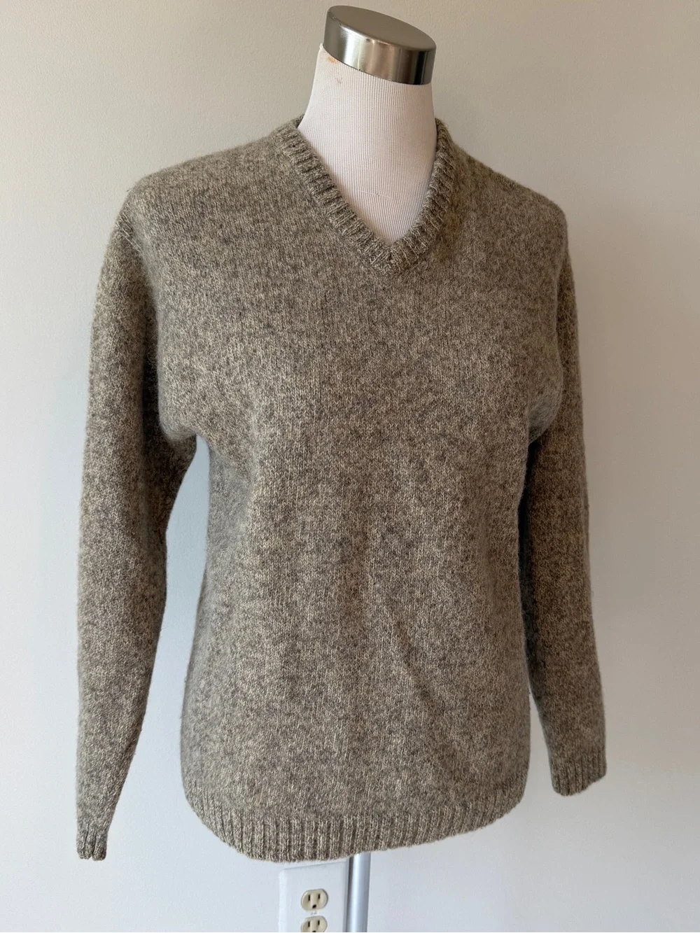 J Crew Tan Oatmeal 100% Shetland Wool Greige V Neck Marled Sweater Pullover, S